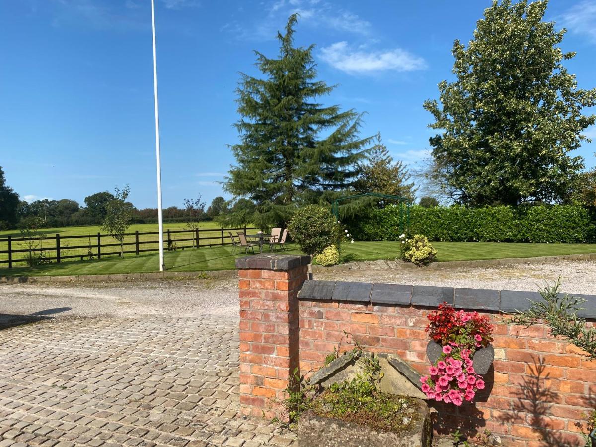 Bank Farm Cottages Нантуич Екстериор снимка